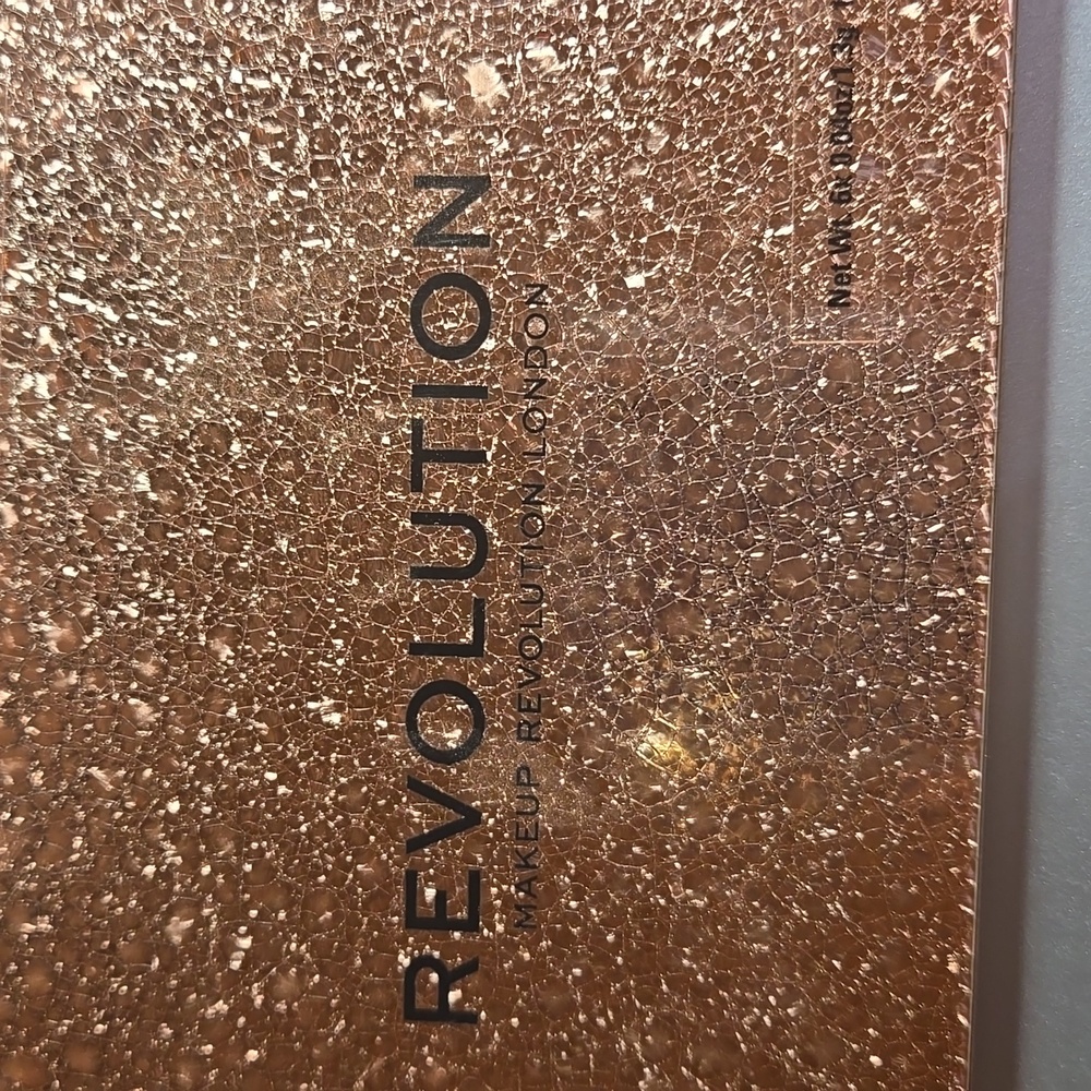 Makeup Revolution London eyeshadow palette 15 colors